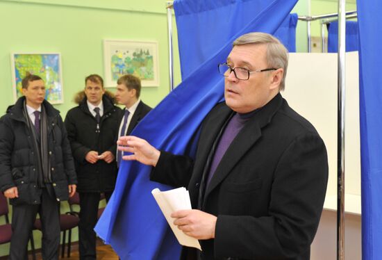 Mikhail Kasyanov votes in Russian presidential election