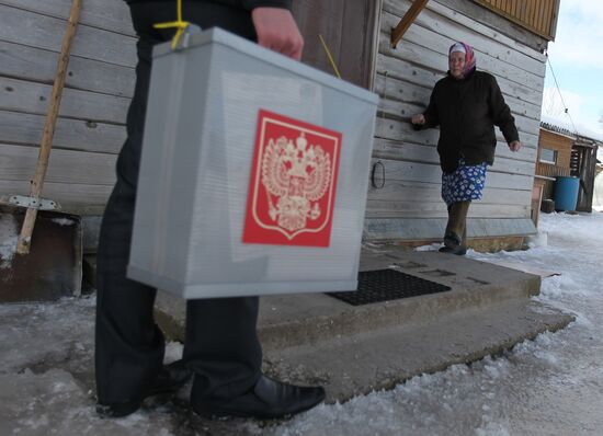 Regions vote in Russian presidential election
