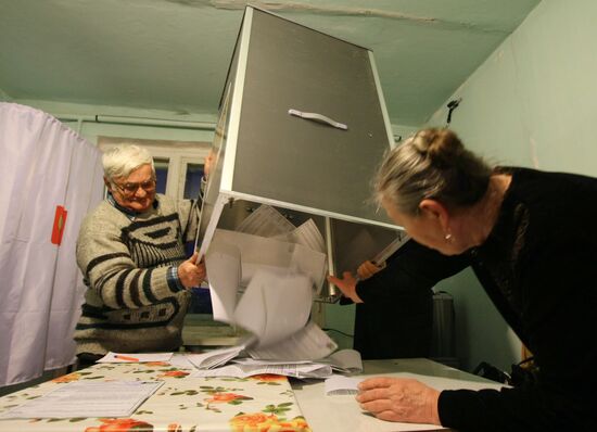 Vote counting at presidential election in Russia