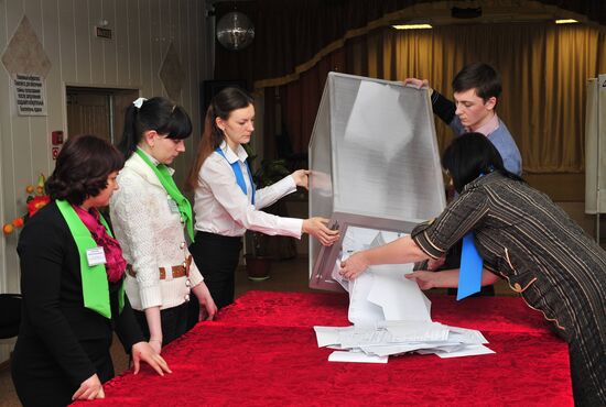 Counting votes in Khanty-Mansiisk