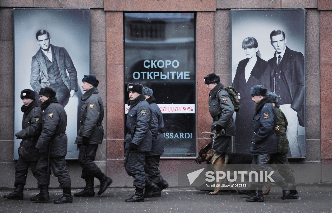 Police strengthen security near polling station No. 152