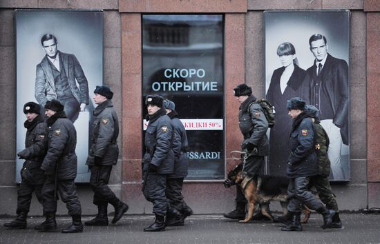 Police strengthen security near polling station No. 152