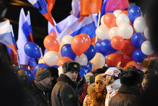 Vladimir Putin's supporters hold rally on Manezh Square