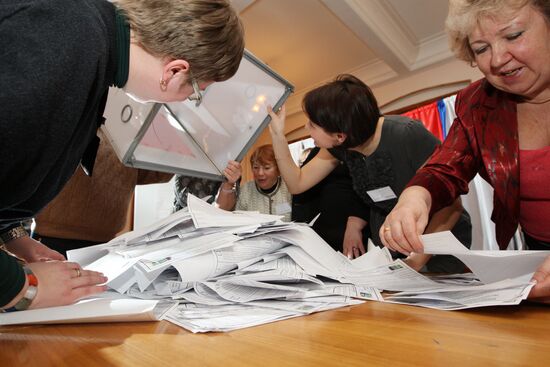Vote counting at presidential election in Russia
