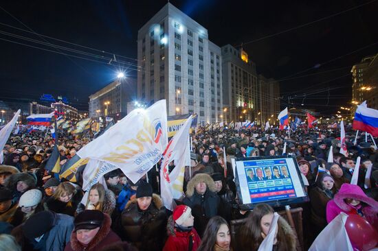 D. Medvedev and V. Putin appear at a rally on Manezh Square