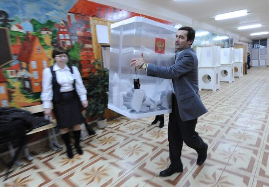 Vote counting at presidential election in Russia