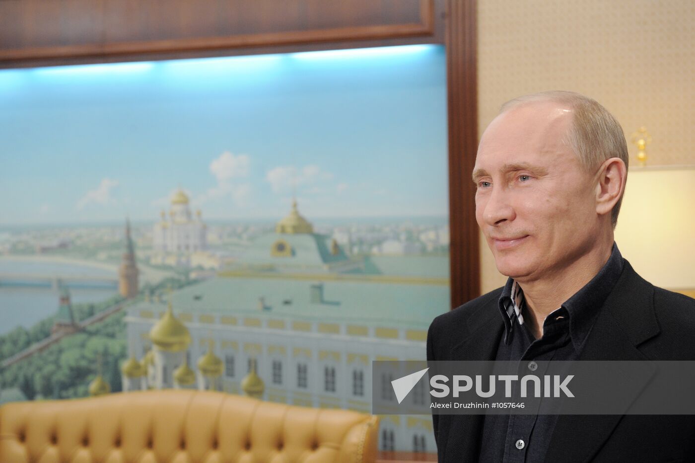 Presidential candidate V. Putin visits his election headquarters