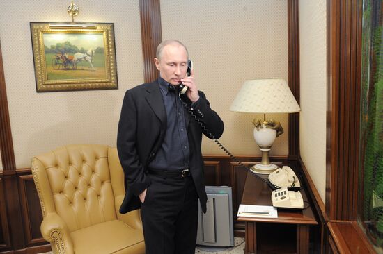 Presidential candidate V. Putin visits campaign headquarte