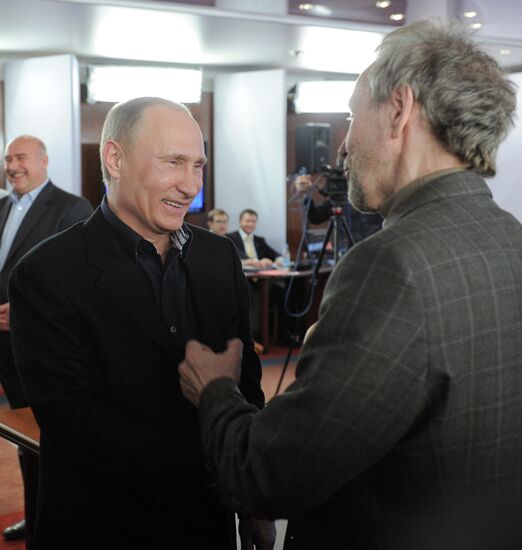 Russian presidential candidate V. Putin visits his headquarters