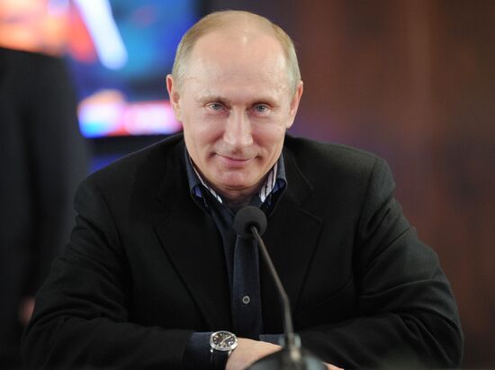 Presidential candidate V. Putin visits campaign headquarte