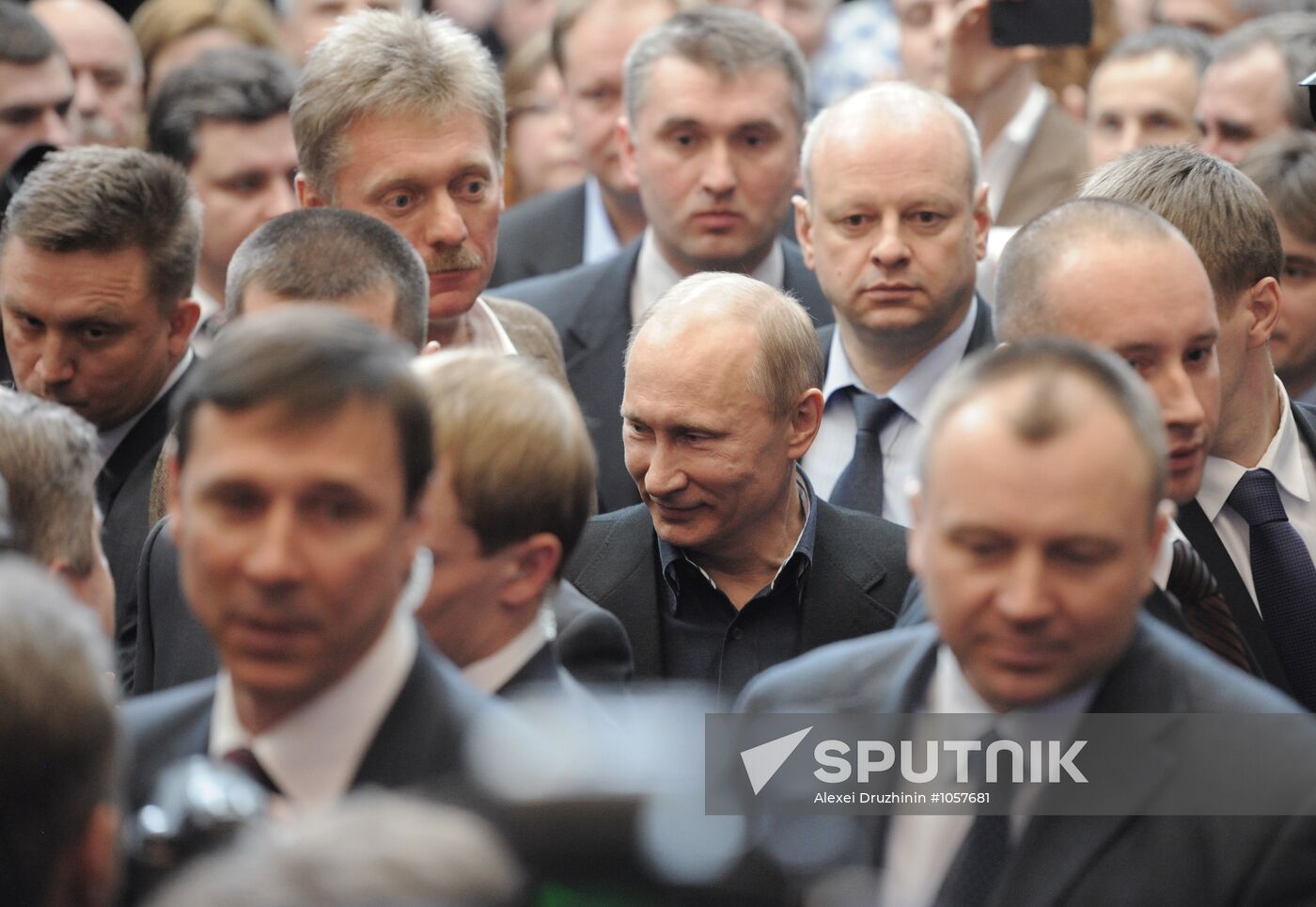 Presidential candidate V. Putin visits his election headquarters