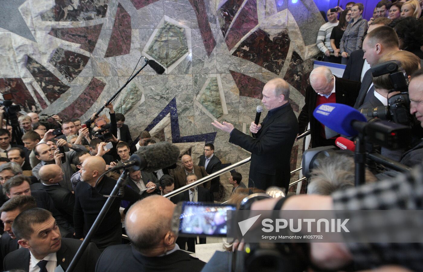 Russian presidential candidate V. Putin visits his headquarters