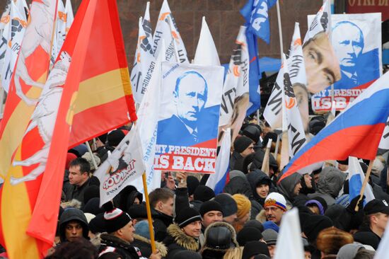 Vladimir Putin supporters' rally on Manege Square