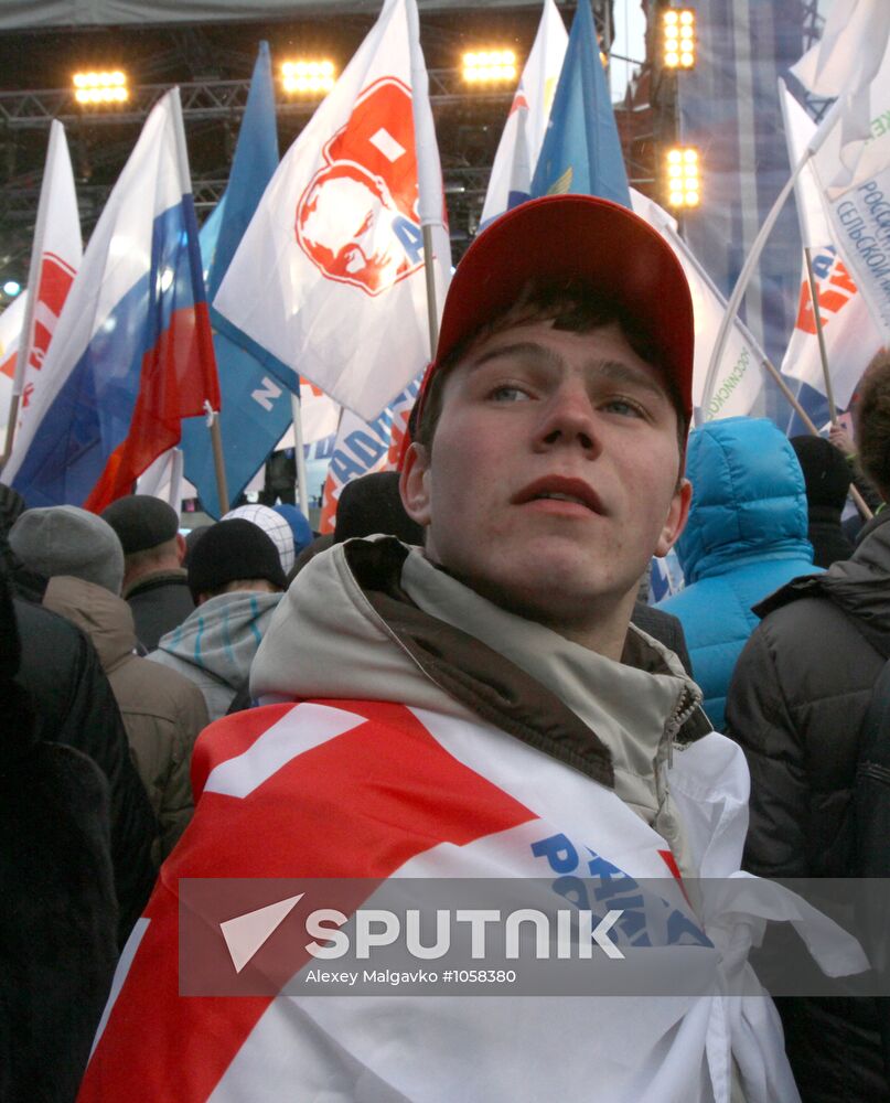 Vladimir Putin supporters' rally on Manege Square