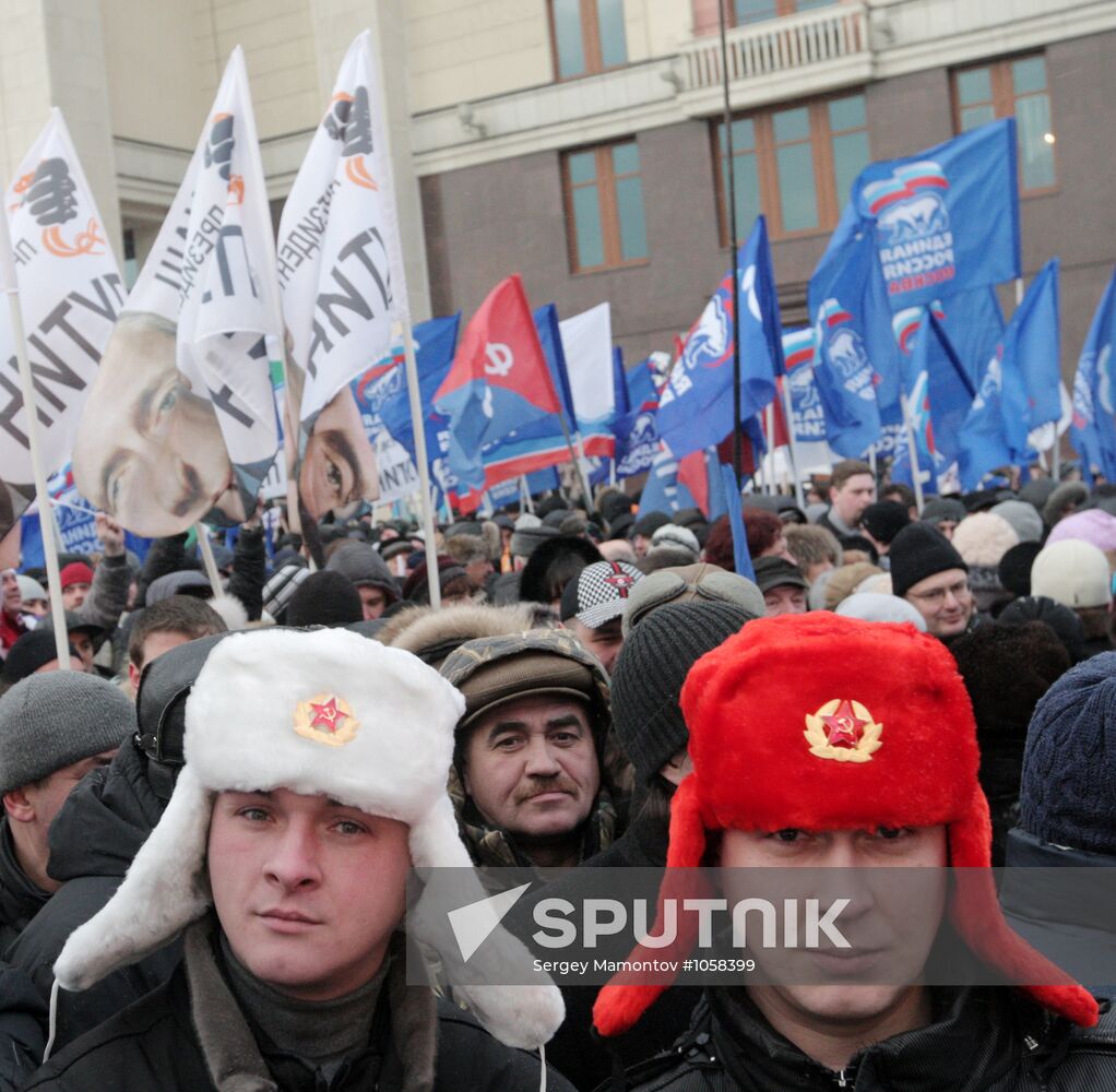 Vladimir Putin supporters' rally on Manege Square