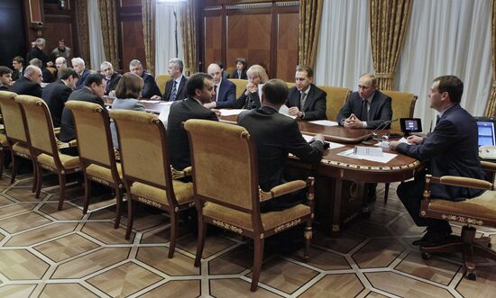 Dmitry Medvedev conducts meeting on economic issues