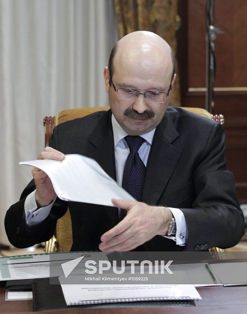 Dmitry Medvedev conducts meeting on economic issues