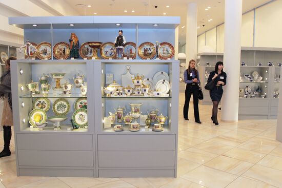 Imperial Porcelain Factory Shop opens in Moscow