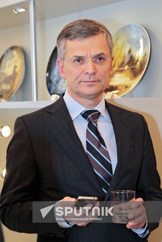 Opening of "Imperial Porcelain" store network