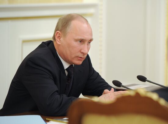 Vladimir Putin chairs meeting of Government Presidium