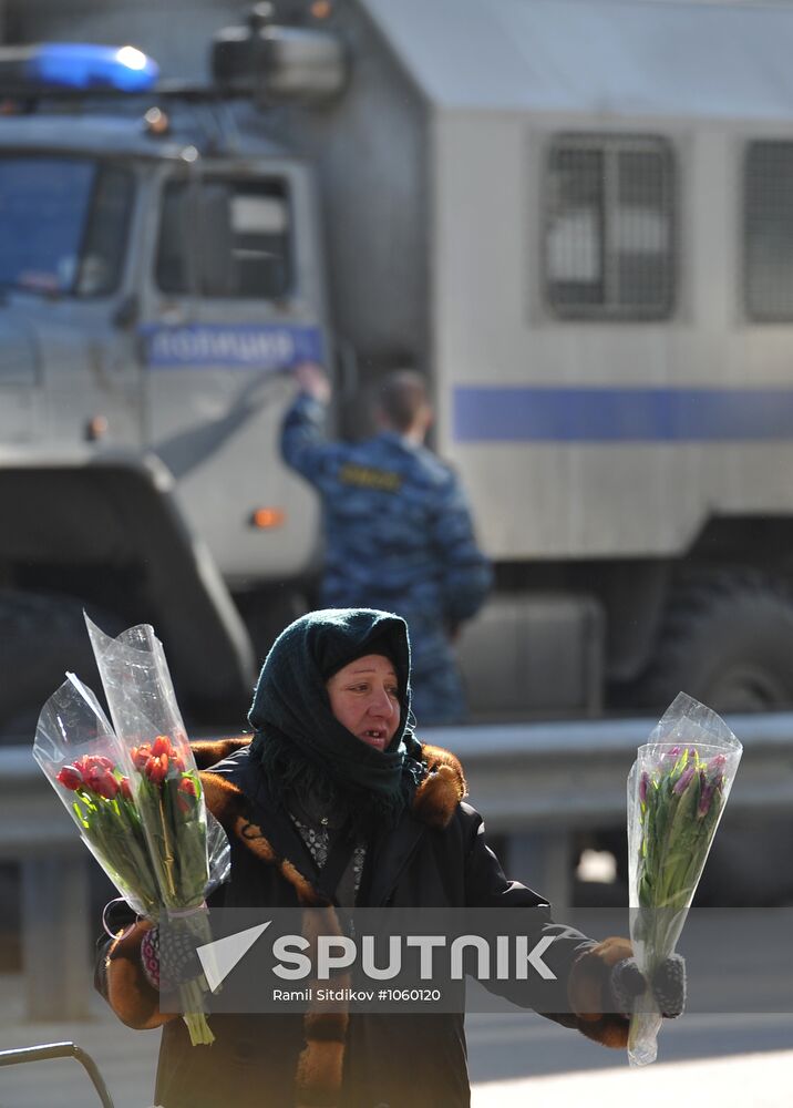 Selling flowers for March 8 holiday in Moscow
