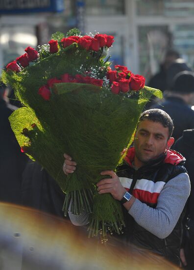 Selling flowers for March 8 holiday in Moscow