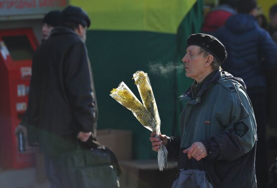 Selling flowers for March 8 holiday in Moscow