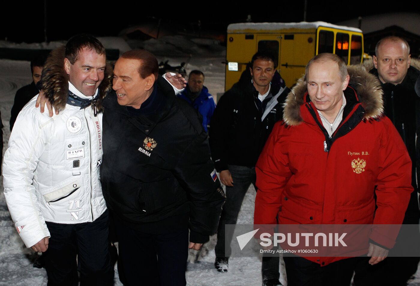 Medvedev, Putin, Berlusconi have informal meeting