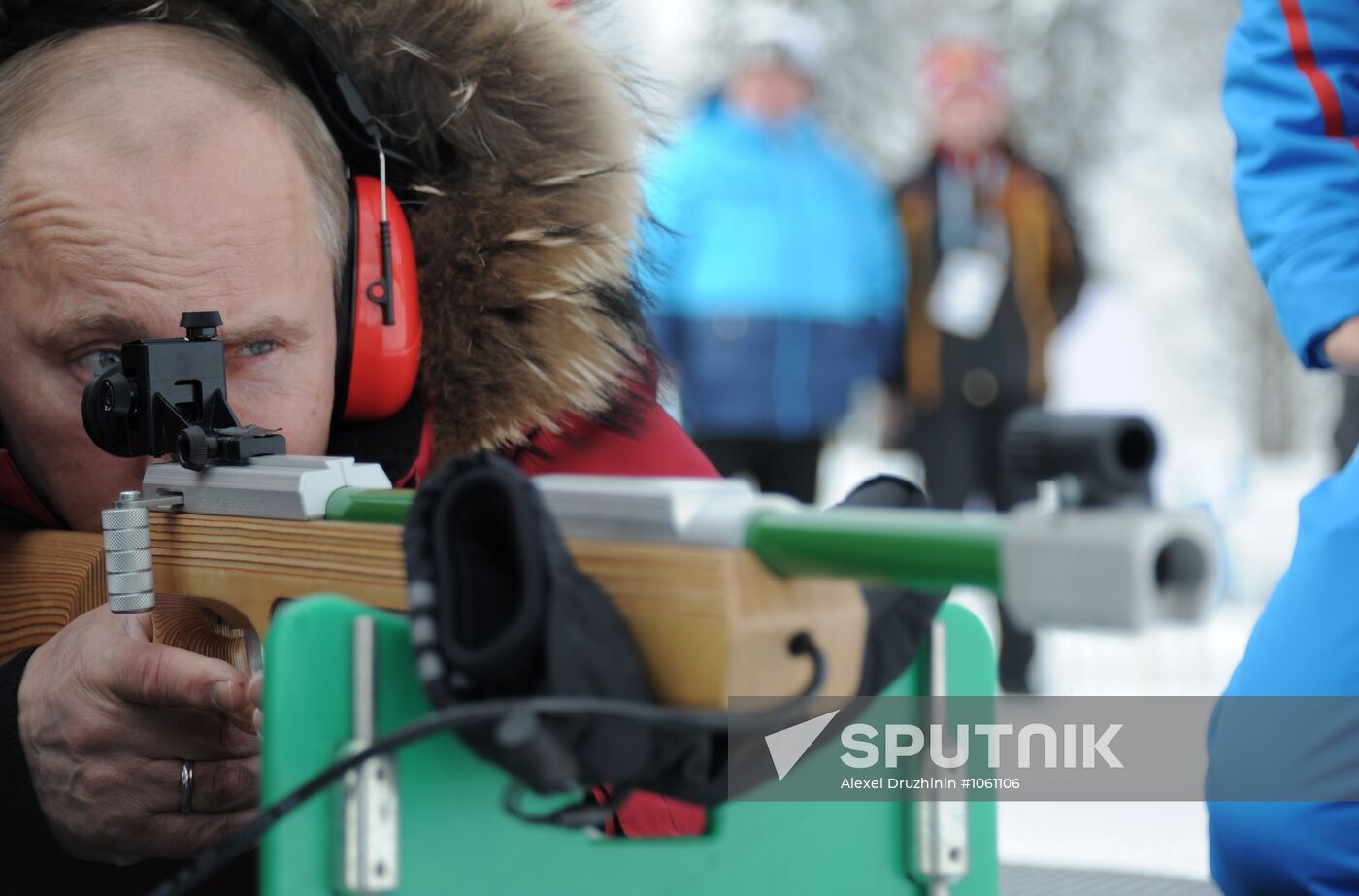 Putin at paralympic championship on ski races and biathlon