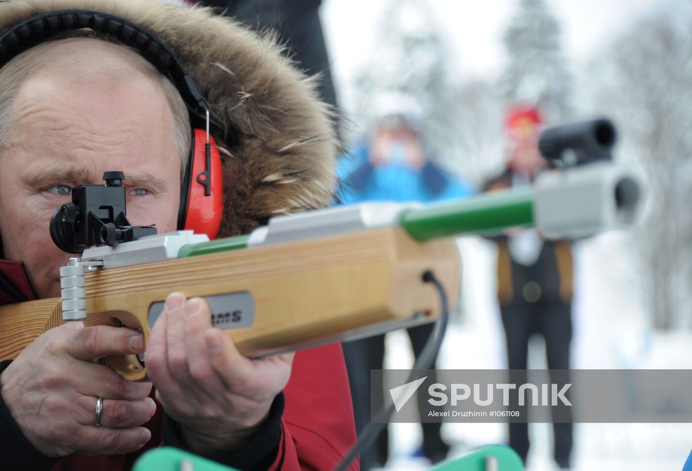 Putin at paralympic championship on ski races and biathlon