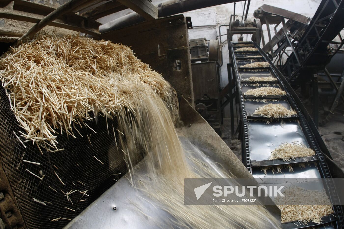 "Pobeda" match factory in Verkhny Lomov, at work