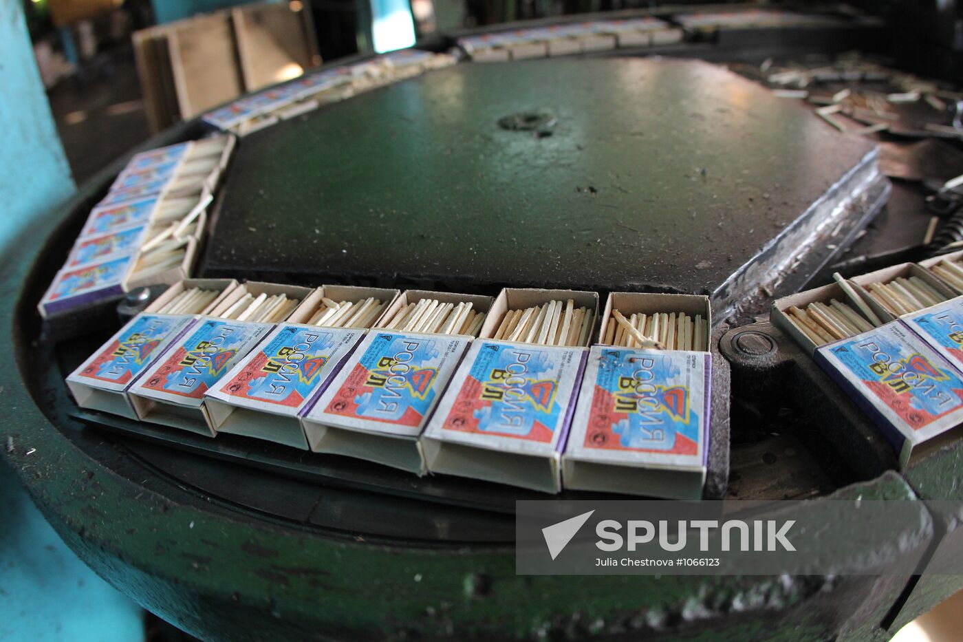 "Pobeda" match factory in Verkhny Lomov, at work