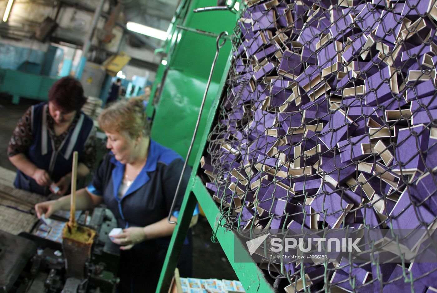 "Pobeda" match factory in Verkhny Lomov, at work
