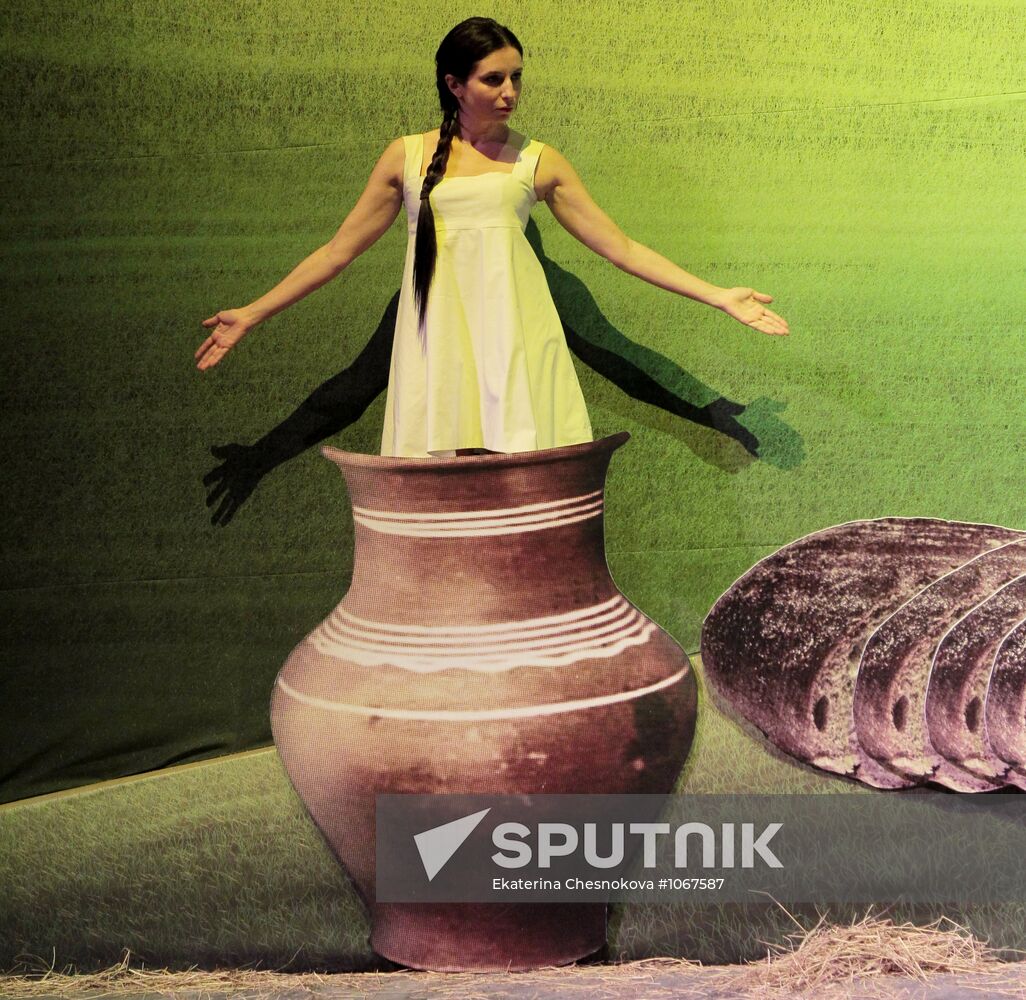 Press preview of play "Waves" by E. Boyakova in Moscow