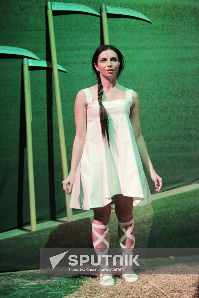 Press preview of play "Waves" by E. Boyakova in Moscow