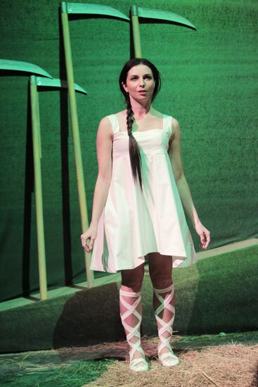 Press preview of play "Waves" by E. Boyakova in Moscow