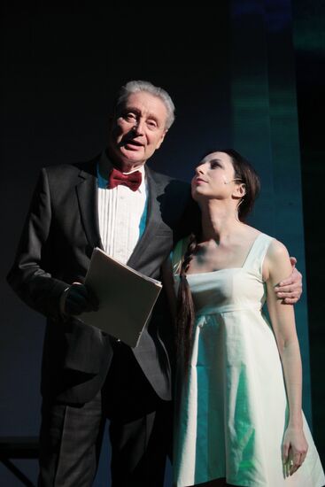 Press preview of play "Waves" by E.Boyakova in Moscow