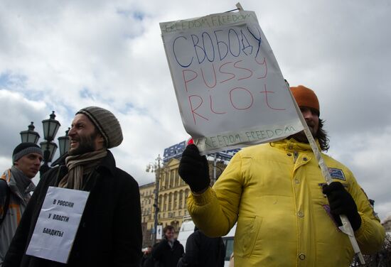 Opposition stages rally at Pushkinskaya Square