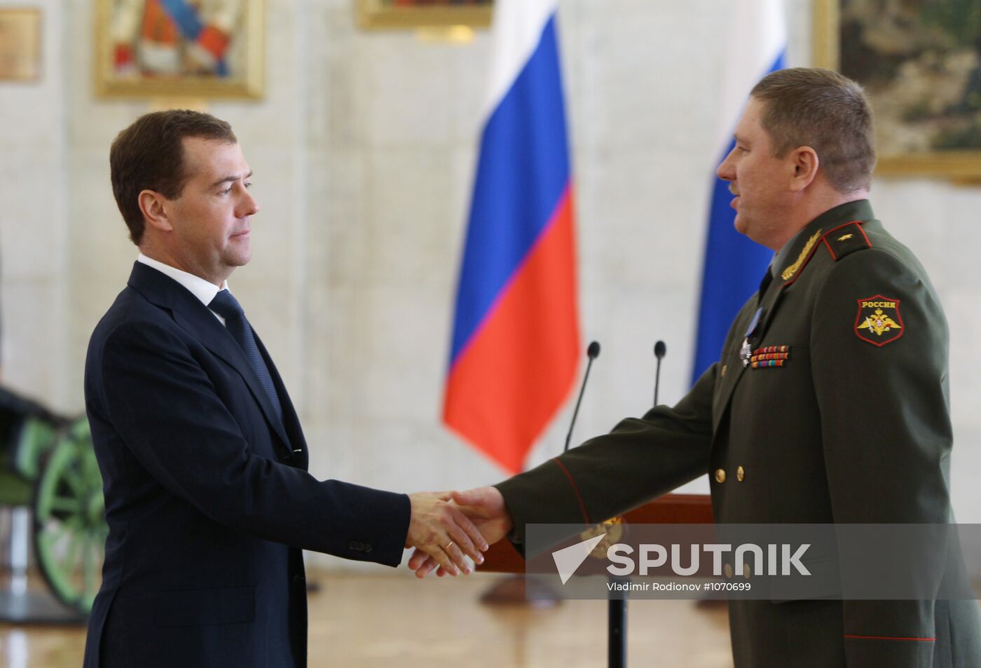 Dmitry Medvedev presents awards to Armed Forces personnel