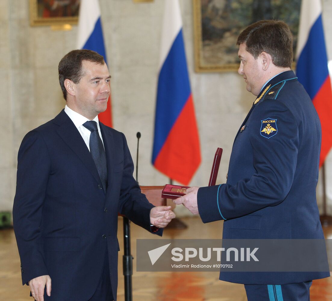 Dmitry Medvedev presents awards to Armed Forces personnel