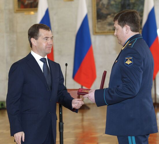 Dmitry Medvedev presents awards to Armed Forces personnel