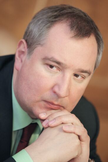 Dmitry Rogozin meets with military scientists in Moscow