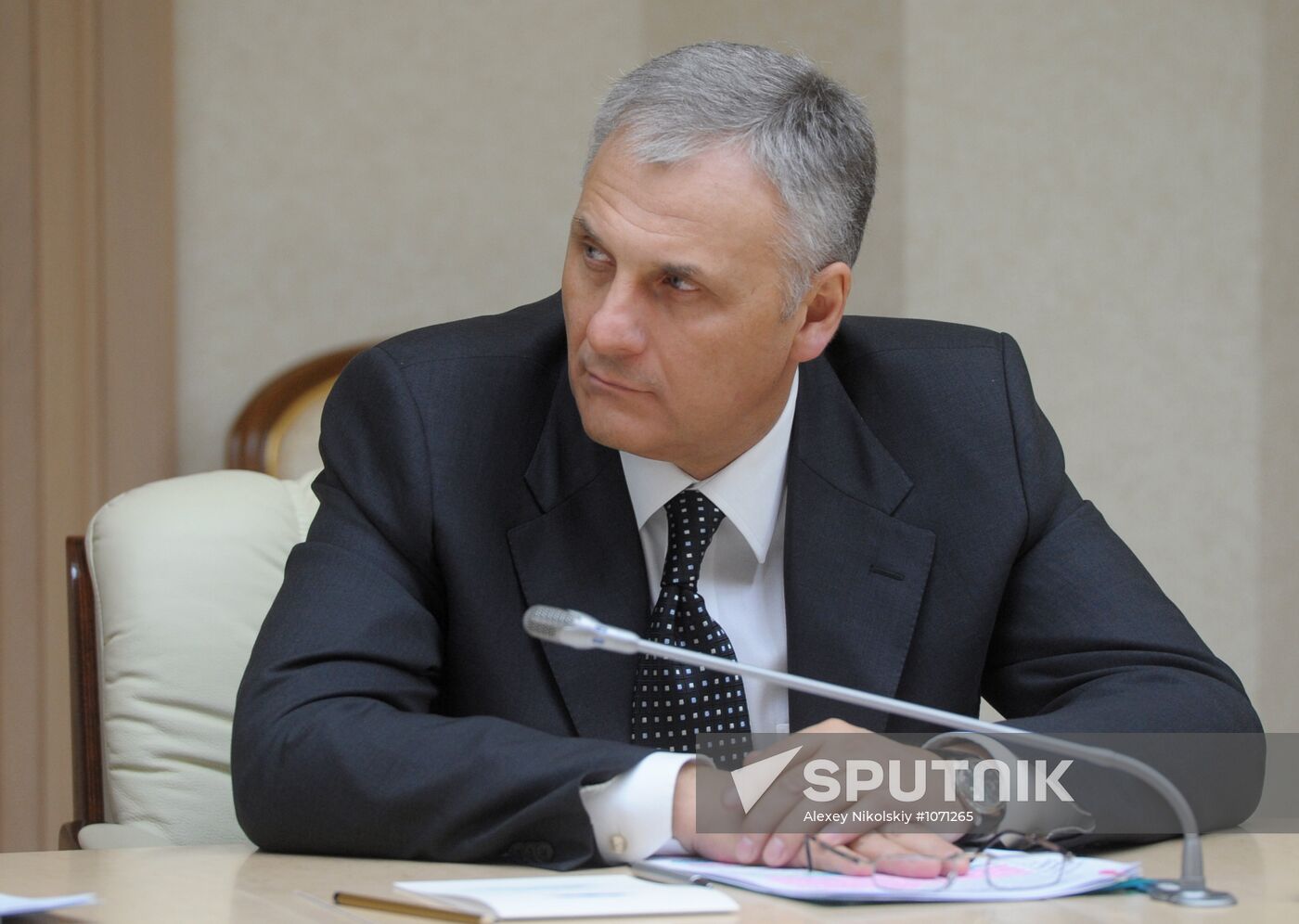Vladimir Putin holds meeting at Government Situations Center