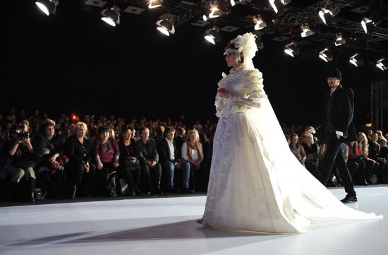 Slava Zaitsev collection showcased at Fashion Week Russia