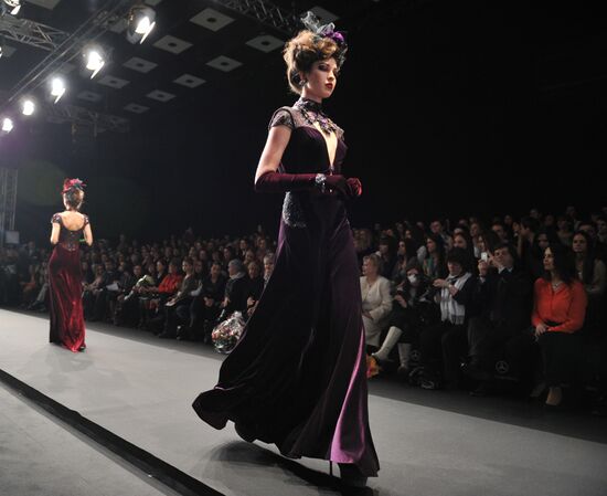 Slava Zaitsev's collection showcased at Fashion Week Russia