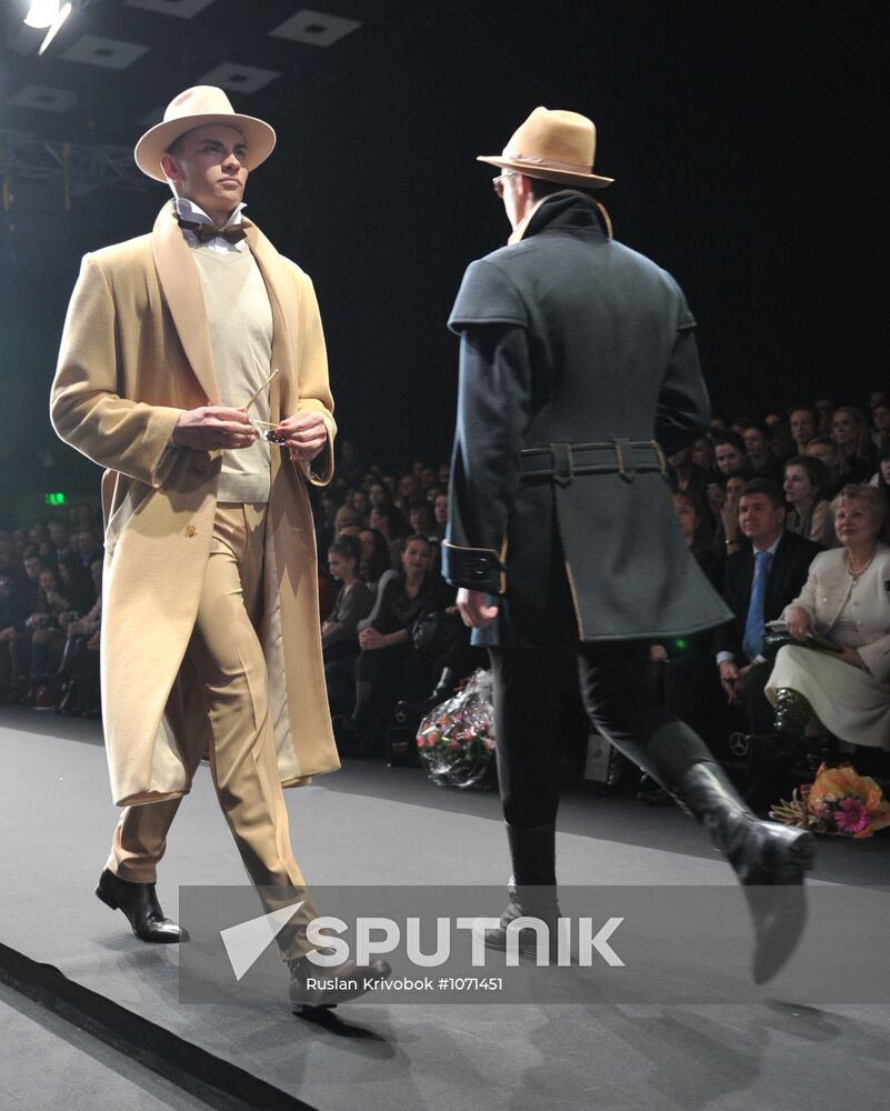 Slava Zaitsev's collection showcased at Fashion Week Russia