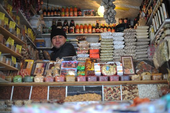 Dismantling vending kiosks at Usachevsky Market in Moscow