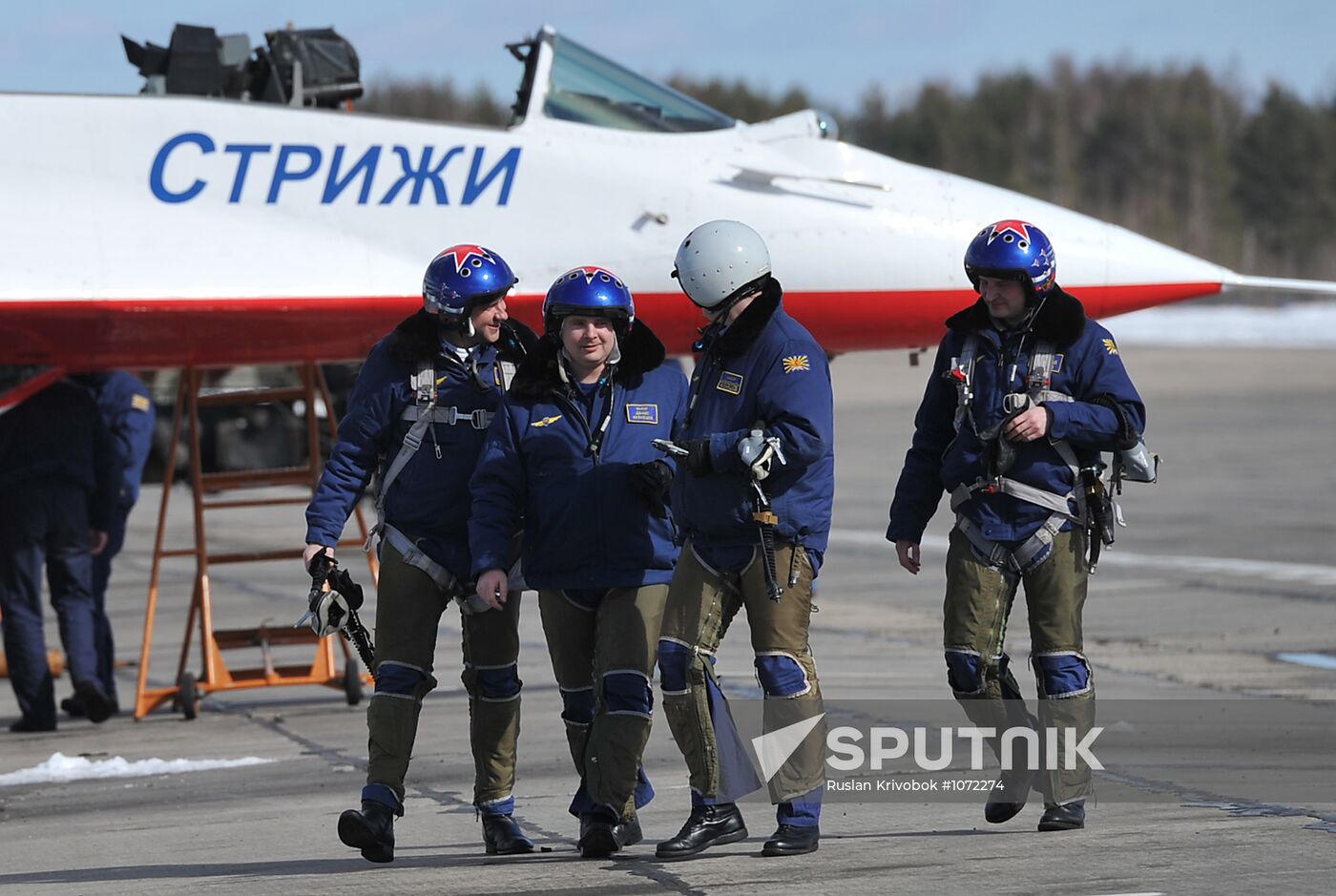 Russian Knights and Strizhi pilot groups