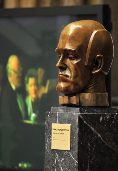 Unveiling sculptural bust of Svyatoslav Richter