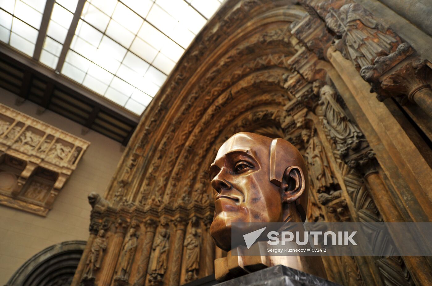 Unveiling sculptural bust of Svyatoslav Richter
